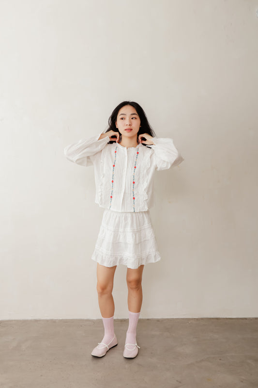 White blouse with delicate floral embroidery – lightweight and easy to style for warm days