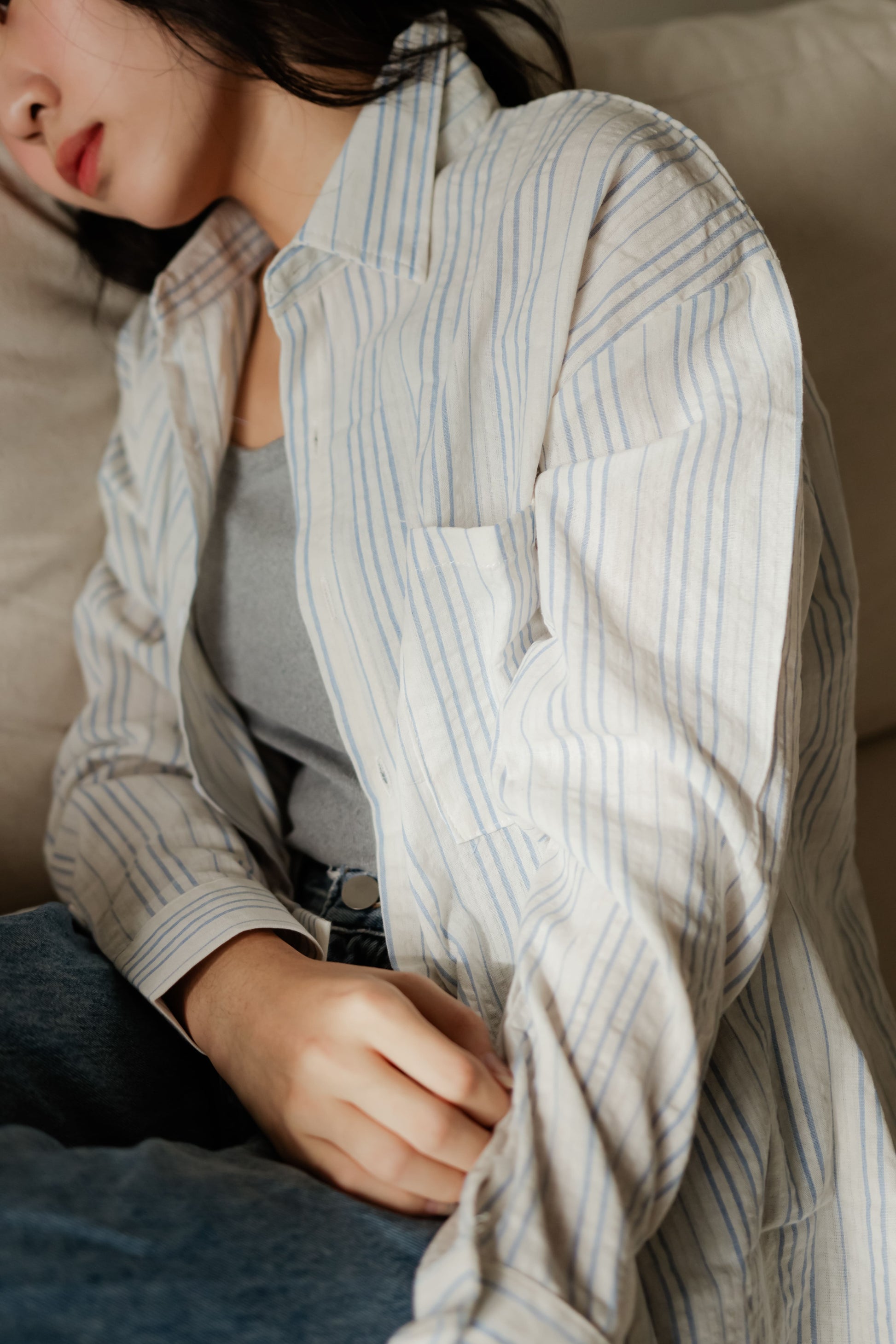 Blue Sunday stripe shirt with relaxed fit and button-down front – breezy and versatile for everyday styling